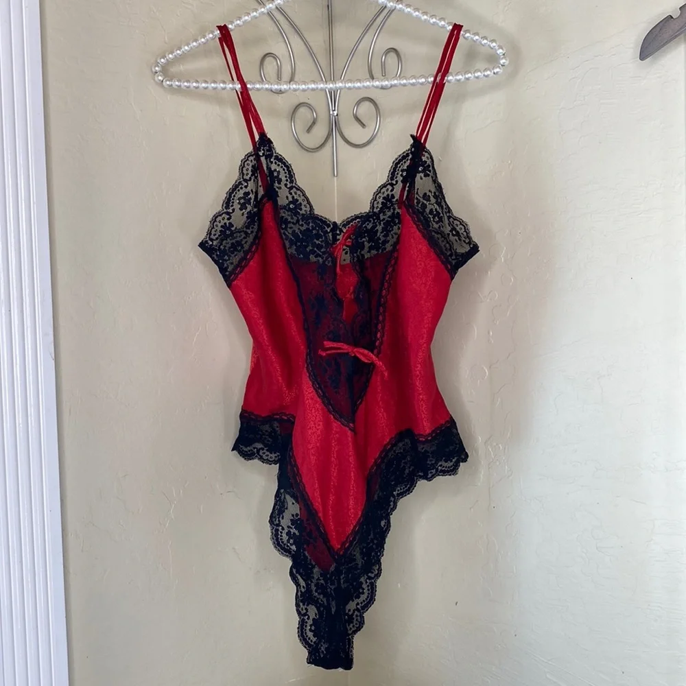 VTG Victoria Secret Gold Label red satin black lace - Picture 1 of 5